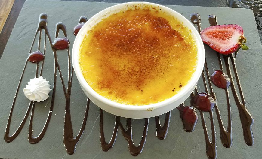 The crème brûlée at Tierra del Fuego Restaurant